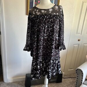 Floral women's dress size L NWOT